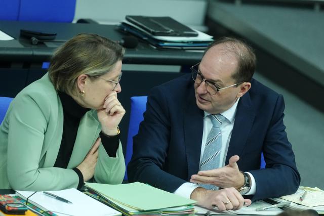 26 November 2025, Berlin: Stefanie Hubig (L), German Minister of Justice and Consumer Protection, and German Minister of the Interior Alexander Dobrindt, talk on the government bench during the general debate on the budget in the Bundestag. The debates on the budget of the Chancellor's Office are traditionally used as a general debate on the policies of the Federal Government. Photo: Kay Nietfeld/dpa