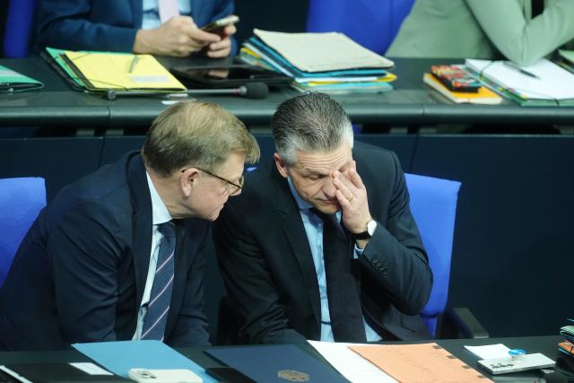 26 November 2025, Berlin: Johann Wadephul (L), German Foreign Minister, and Thorsten Frei, Head of the Federal Chancellery and Federal Minister for Special Tasks, talk on the government bench during the general debate in the Bundestag on the budget. The debates on the budget of the Chancellery are traditionally used as a general debate on the policies of the Federal Government. Photo: Kay Nietfeld/dpa