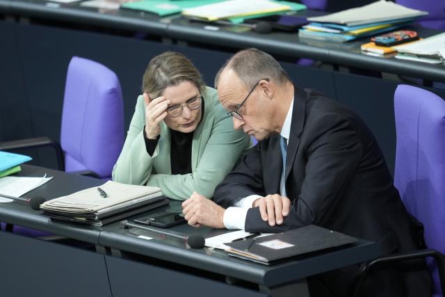26 November 2025, Berlin: Stefanie Hubig (L), German Minister of Justice and Consumer Protection, and German Chancellor Friedrich Merz talk on the government bench during the general debate on the budget in the Bundestag. The debates on the budget of the Chancellor's Office are traditionally used as a general debate on the policies of the Federal Government. Photo: Michael Kappeler/dpa
