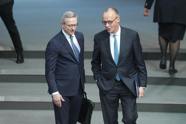 26 November 2025, Berlin: Karsten Wildberger (L), Federal Minister for Digitalization and State Modernization, and German Chancellor Friedrich Merz, arrive before the general debate in the Bundestag. The debates on the budget of the Chancellor's Office are traditionally used as a general debate on the policies of the Federal Government. Photo: Michael Kappeler/dpa
