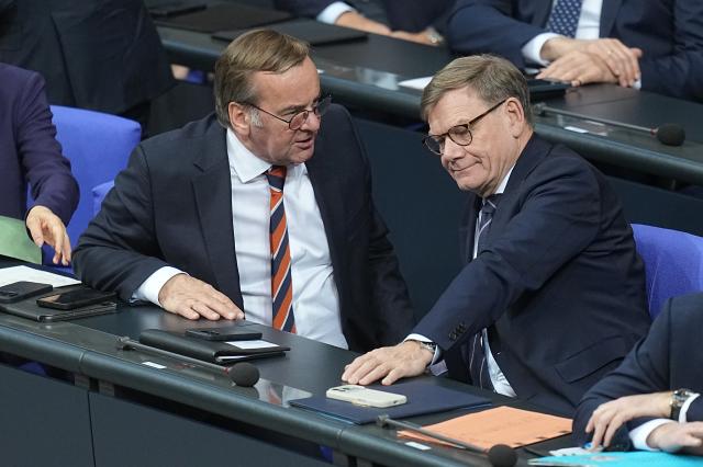 26 November 2025, Berlin: Defense Minister Boris Pistorius (L) and Johann Wadephul, Foreign Minister, talk on the government bench during the general debate on the budget in the Bundestag. The debates on the budget of the Chancellor's Office are traditionally used as a general debate on the policies of the Federal Government. Photo: Michael Kappeler/dpa
