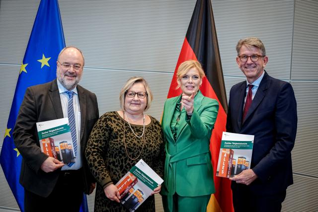 26 November 2025, Berlin: President of the Federal Archives Michael Hollmann (L), Vice President of the Federal Archives and Head of the Stasi Records Archive Alexandra Titze (2nd L) and Minister of State for Culture Wolfgang Weimer (R) hand over the Second Activity Report of the Federal Archives on the work of the Stasi Records Archive for the period July 2023 to June 2025 to President of the Bundestag Julia Kloeckner. Photo: Kay Nietfeld/dpa