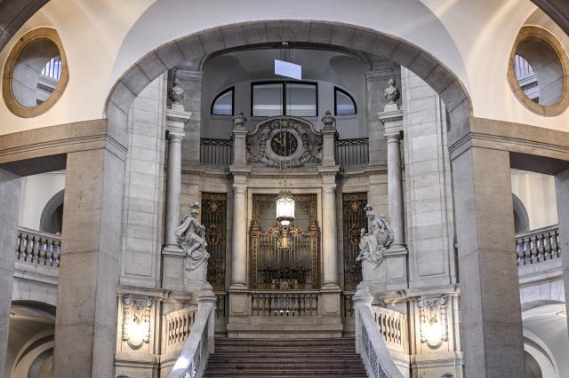 FILED - 07 March 2025, Berlin: The stairwell of the Berlin Court of Appeal in the building on Elssholzstrasse. The trial of a 19-year-old accused of planning an attack on the Israeli embassy in Berlin begins here. Photo: Jens Kalaene/dpa