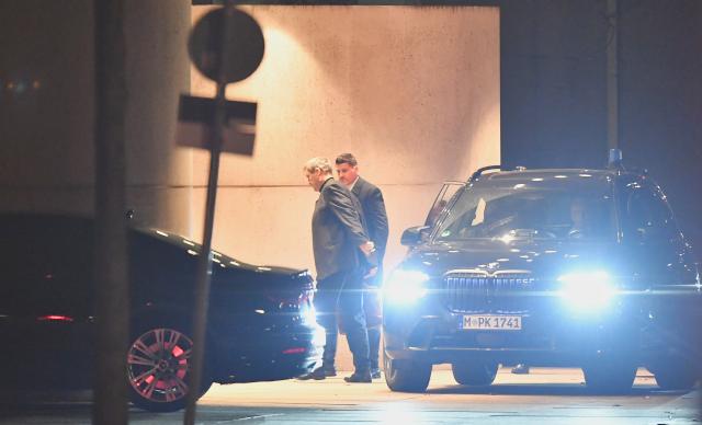 27 November 2025, Berlin: Markus Soeder (L), CSU Chairman and Minister President of Bavaria, arrives at the Chancellery as the coalition committee of the CDU/CSU and SPD convenes. The leaders of the governing parties meet for the second time in two weeks for further consultations. Photo: Paul Zinken/dpa