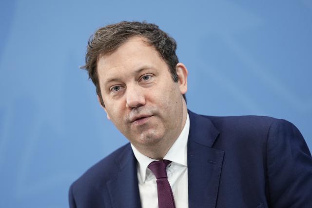 28 November 2025, Berlin: Lars Klingbeil, German Minister of Finance, speaks at the press conference of the coalition leaders on the results of the coalition committee. The topic of pensions was the focus of the discussions between the CDU/CSU and SPD leaders. Photo: Michael Kappeler/dpa