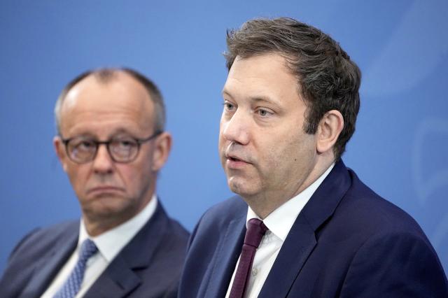 28 November 2025, Berlin: German Chancellor Friedrich Merz (lL) and Lars Klingbeil, German Minister of Finance, take part in the press conference of the coalition leaders on the results of the coalition committee. The topic of pensions was at the center of the discussions between the CDU/CSU and SPD leaders. Photo: Michael Kappeler/dpa