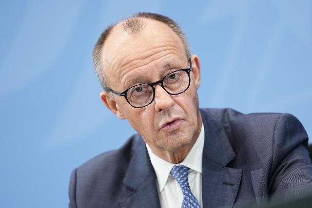 28 November 2025, Berlin: German Chancellor Friedrich Merz  speaks at the press conference of the coalition leaders on the results of the coalition committee. The topic of pensions was at the center of the discussions between the leaders of the CDU/CSU and SPD. Photo: Michael Kappeler/dpa