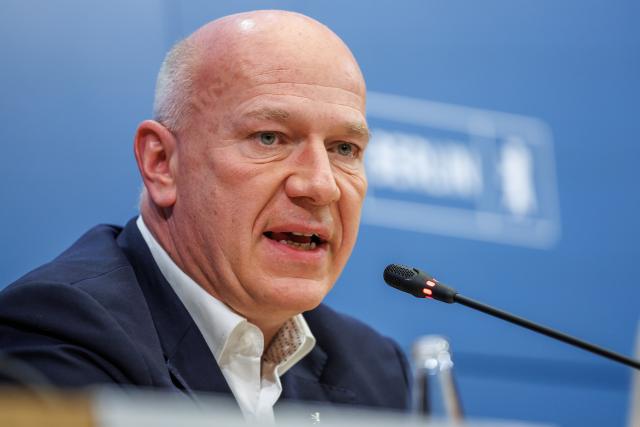 28 November 2025, Berlin: Kai Wegner, Governing Mayor of Berlin, takes part in a press conference on the status of the bid for the Olympic and Paralympic Games. Photo: Andreas Gora/dpa