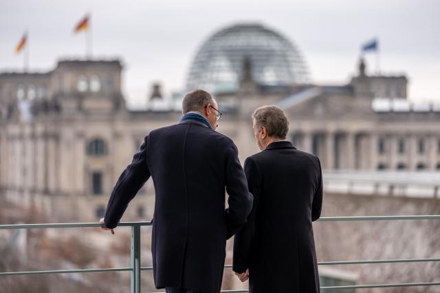 28 November 2025, Berlin: Federal Chancellor Friedrich Merz (L) stands next to Robert Golob, Prime Minister of Slovenia, on the balcony of the Federal Chancellery. The talks will focus on bilateral relations, joint support for Ukraine, the Western Balkans and European policy issues. Photo: Michael Kappeler/dpa