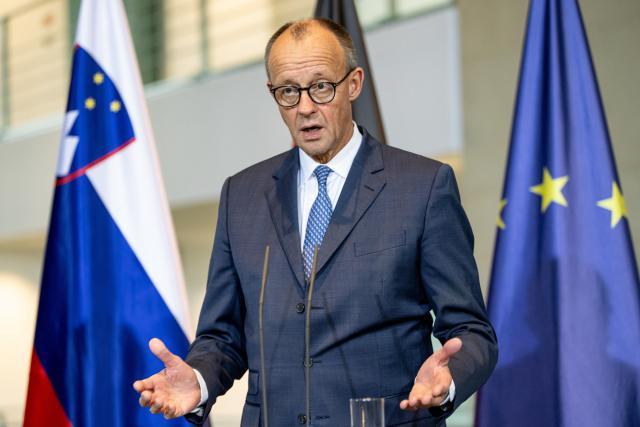 28 November 2025, Berlin: German Chancellor Friedrich Merz takes part in a press conference following bilateral talks with Slovenian Prime Minister Golob in the Chancellery. The talks will focus on bilateral relations, joint support for Ukraine, the Western Balkans and European policy issues. Photo: Fabian Sommer/dpa