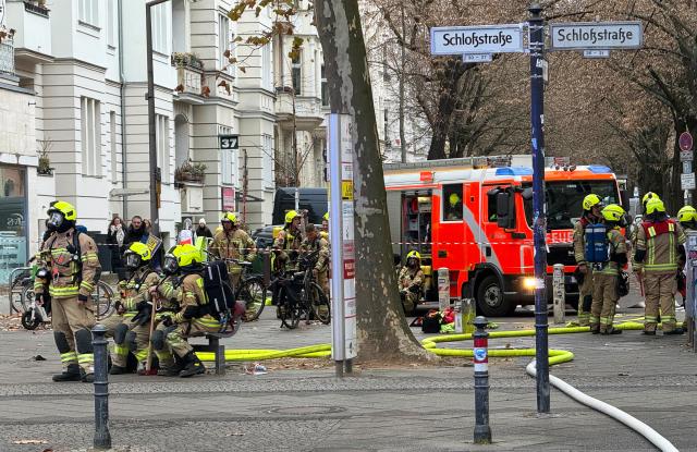 28 November 2025, Berlin: Firefighters stand at the Schlosstrasse subway station in Steglitz. The Berlin fire department is deployed with a large contingent due to smoke. Photo: Marion van der Kraats/dpa