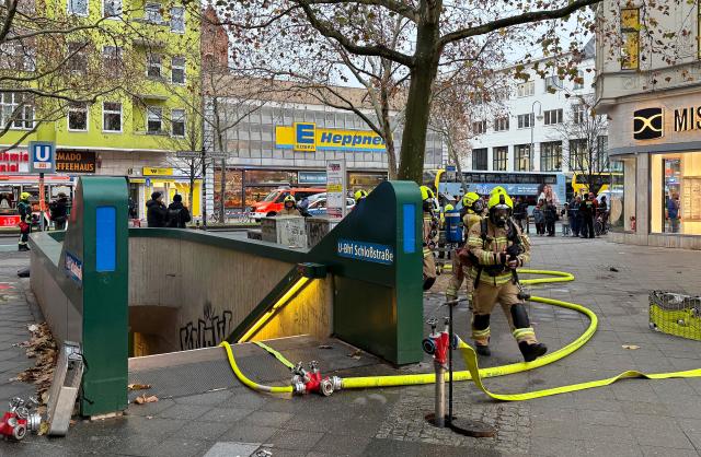 28 November 2025, Berlin: Firefighters stand at the Schlosstrasse subway station in Steglitz. The Berlin fire department is deployed with a large contingent due to smoke. Photo: Marion van der Kraats/dpa