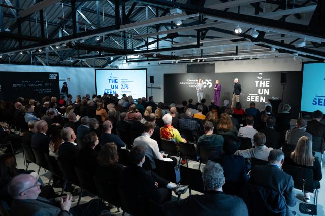 28 November 2025, Saxony, Oelsnitz/Erzgebirge: Minister for Culture and Tourism in Saxony Barbara Klepsch (C) speaks during a press conference at the KohleWelt-Museum to review of the Capital of Culture year Chemnitz 2025, alongside Commercial Director Andrea Pier (L) and Managing Director Program Stefan Schmidtke. Photo: Sebastian Kahnert/dpa