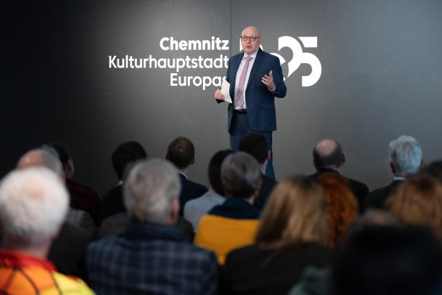 28 November 2025, Saxony, Oelsnitz/Erzgebirge: Lord Mayor of Chemnitz Sven Schulze speaks during a press conference at the KohleWelt-Museum to review of the Capital of Culture year Chemnitz 2025. Photo: Sebastian Kahnert/dpa