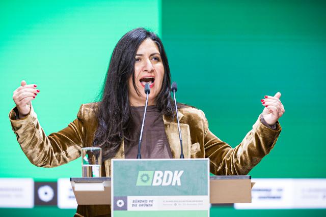 28 November 2025, Lower Saxony, Hanover: Alliance 90/The Greens political director Pegah Edalatian speaks at the federal party conference of Alliance 90/The Greens. Photo: Moritz Frankenberg/dpa