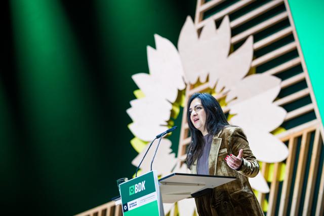 28 November 2025, Lower Saxony, Hanover: Alliance 90/The Greens political director Pegah Edalatian speaks at the federal party conference of Alliance 90/The Greens. Photo: Moritz Frankenberg/dpa