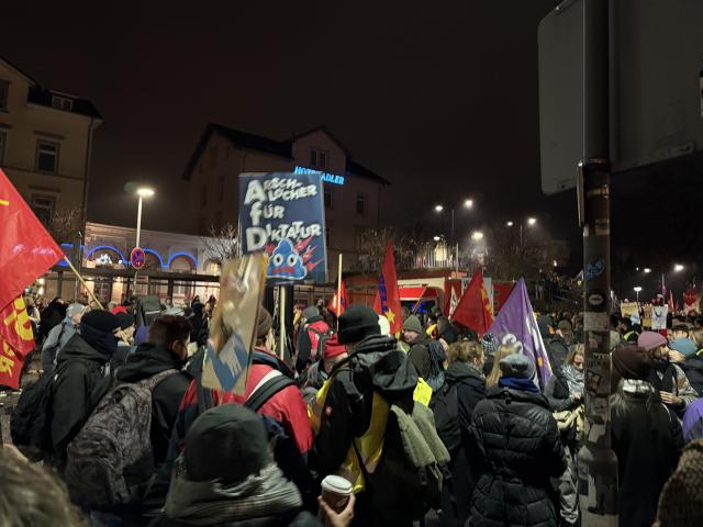 29 November 2025, Hesse, Gießen: Protesters against the founding of the new AfD youth organization gather at the train station in Giessen. Photo: Michael Bauer/dpa