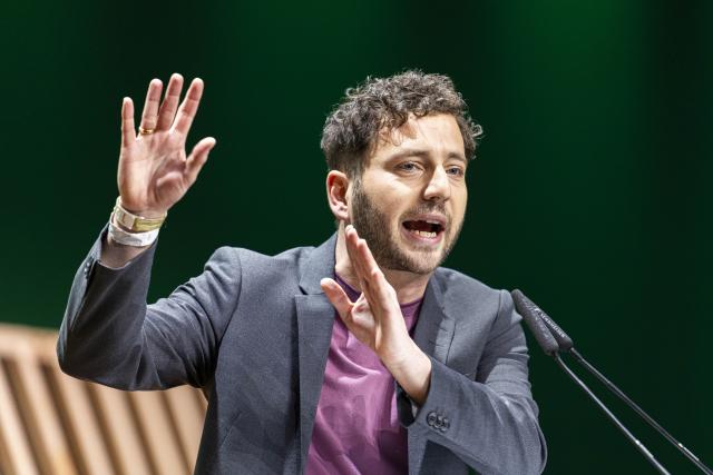 29 November 2025, Lower Saxony, Hanover: Felix Banaszak (Alliance 90/The Greens), Federal Chairman, speaks at the Federal Party Conference of Alliance 90/The Greens. Photo: Michael Matthey/dpa