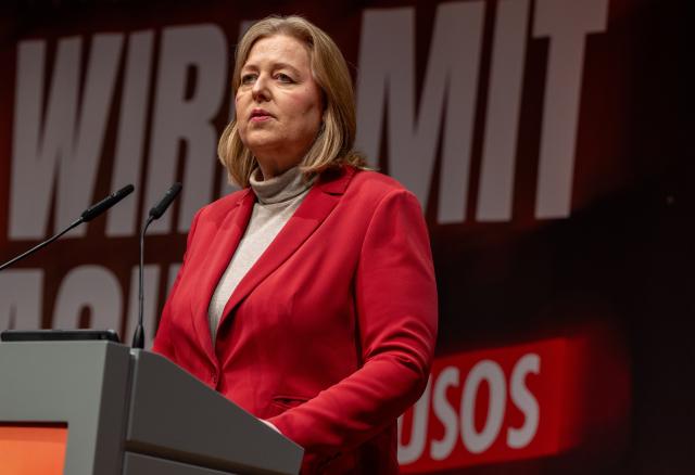 29 November 2025, Baden-Württemberg, Mannheim: German Minister of Labor and SPD party leader Baerbel Bas speaks on the second day of the Federal Congress of the Young Socialists (Jusos) in Mannheim. Photo: Harald Tittel/dpa