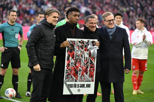29 November 2025, Bavaria, Munich: Former Bayern player Kingsley Coman (2nd L) is bid farewell by (L-R) Sports Director Christoph Freund, Chief Sports Officer of FC Bayern Munich Max Eberl and Chairman of the Board Jan-Christian Dreesen prior to the start of the German Bundesliga soccer match between Bayern Munich and FC St. Pauli at Allianz Arena. Photo: Sven Hoppe/dpa - IMPORTANT NOTICE: DFL and DFB regulations prohibit any use of photographs as image sequences and/or quasi-video.