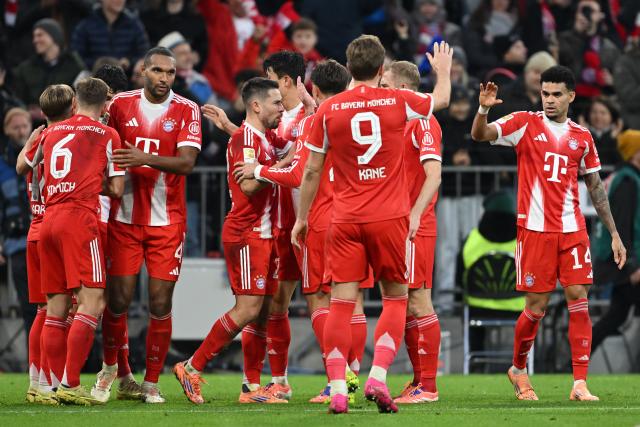 29 November 2025, Bavaria, Munich: Bayern Munich's Raphael Guerreiro (C) celebrates scoring his side's first goal with teammates during the German Bundesliga soccer match between Bayern Munich and FC St. Pauli at Allianz Arena. Photo: Sven Hoppe/dpa - IMPORTANT NOTICE: DFL and DFB regulations prohibit any use of photographs as image sequences and/or quasi-video.