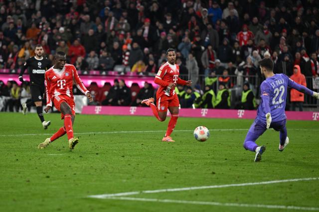 29 November 2025, Bavaria, Munich: Bayern Munich's Nicolas Jackson (L) scores his side's third goal during the German Bundesliga soccer match between Bayern Munich and FC St. Pauli at Allianz Arena. Photo: Sven Hoppe/dpa - IMPORTANT NOTICE: DFL and DFB regulations prohibit any use of photographs as image sequences and/or quasi-video.