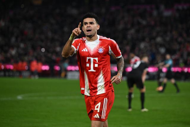 29 November 2025, Bavaria, Munich: Bayern Munich's Luis Diaz celebrates scoring his side's second goal during the German Bundesliga soccer match between Bayern Munich and FC St. Pauli at Allianz Arena. Photo: Sven Hoppe/dpa - IMPORTANT NOTICE: DFL and DFB regulations prohibit any use of photographs as image sequences and/or quasi-video.