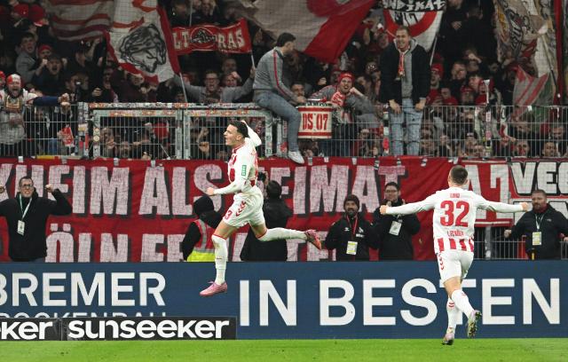 29 November 2025, Bremen: Cologne's Said El Mala (L) celebrates scoring his side's first goal with teammate Kristoffer Lund during the German Bundesliga soccer match between Werder Bremen and 1. FC Cologne at the Weser Stadium. Photo: Carmen Jaspersen/dpa - WICHTIGER HINWEIS: Gemäß den Vorgaben der DFL Deutsche Fußball Liga bzw. des DFB Deutscher Fußball-Bund ist es untersagt, in dem Stadion und/oder vom Spiel angefertigte Fotoaufnahmen in Form von Sequenzbildern und/oder videoähnlichen Fotostrecken zu verwerten bzw. verwerten zu lassen.