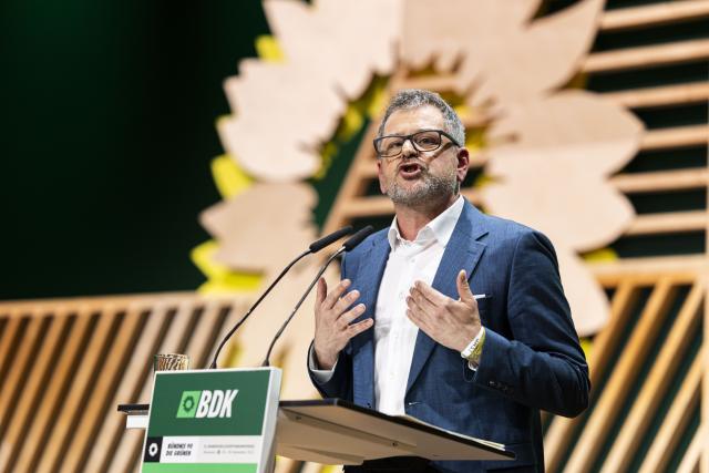 29 November 2025, Lower Saxony, Hanover: Werner Graf, Alliance 90/The Greens parliamentary group leader in the Berlin House of Representatives and lead candidate for the 2026 elections to the Berlin House of Representatives, speaks at the national party conference of Alliance 90/The Greens. Photo: Michael Matthey/dpa