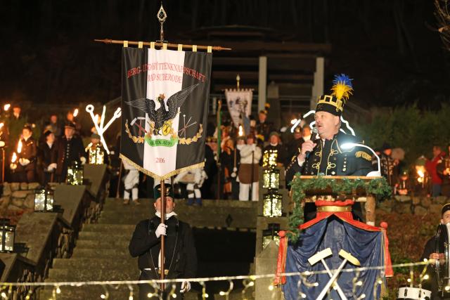 29 November 2025, Saxony-Anhalt, Bad Suderode: Members of traditional associations from central Germany stand in the spa gardens after the mining parade through the festively decorated mining town of Bad Suderode to pay their respects to the miners. Photo: Matthias Bein/dpa