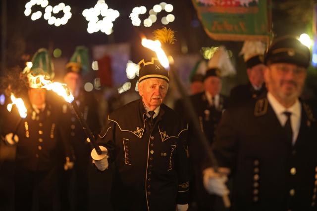 29 November 2025, Saxony-Anhalt, Bad Suderode: Members of traditional associations from central Germany parade through the festively decorated mining town of Bad Suderode to pay their respects to the miners. Photo: Matthias Bein/dpa