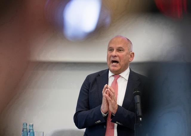 PRODUCTION - 26 November 2025, Hesse, Giessen: Roman Poseck, Hesse's Minister of the Interior, speaks at a press conference on the police deployment concept before the founding meeting of the AfD youth organization. Photo: Hannes P. Albert/dpa