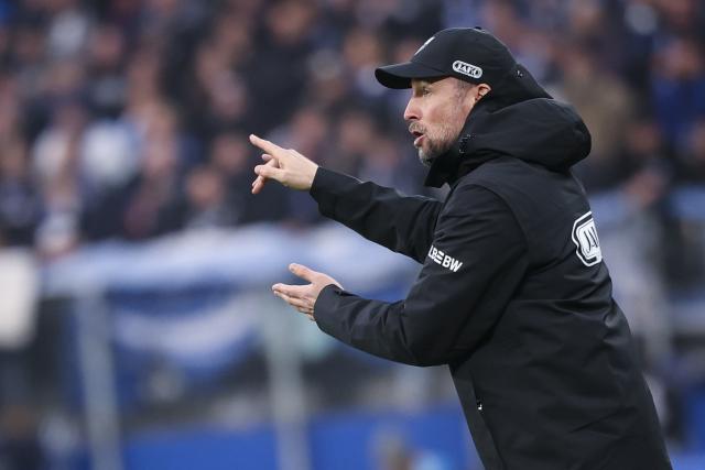 30 November 2025, Hamburg: Stuttgart coach Sebastian Hoeness gestures during the German Bundesliga soccer match between Hamburger SV and VfB Stuttgart at the Volksparkstadion. Photo: Christian Charisius/dpa - IMPORTANT NOTICE: DFL and DFB regulations prohibit any use of photographs as image sequences and/or quasi-video.