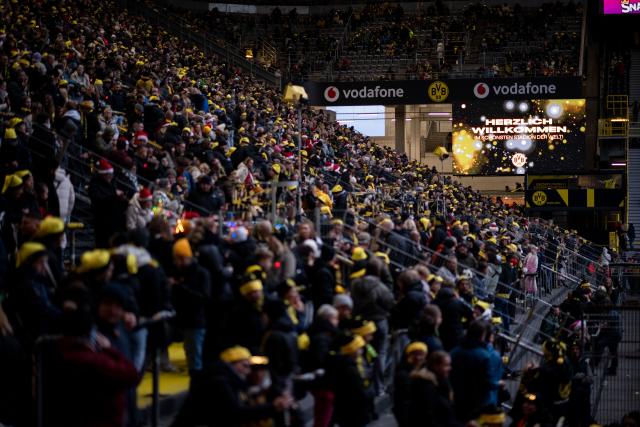 30 November 2025, North Rhine-Westphalia, Dortmund: The BVB choir sings the Christmas carol in the stands of the Signal Iduna Park. More than 70,000 people are expected to attend "Dortmund sings Christmas carols". Photo: Fabian Strauch/dpa