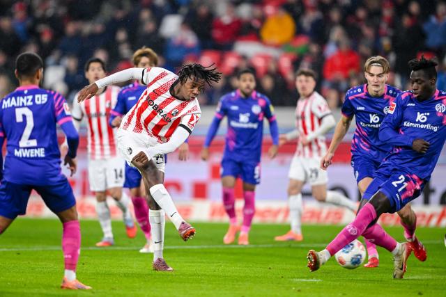30 November 2025, Baden-Württemberg, Freiburg im Breisgau: Freiburg's Johan Manzambi scores his side's third goal during the German Bundesliga soccer match between SC Freiburg and FSV Mainz 05 at Europa-Park Stadium. Photo: Harry Langer/dpa - IMPORTANT NOTICE: DFL and DFB regulations prohibit any use of photographs as image sequences and/or quasi-video.