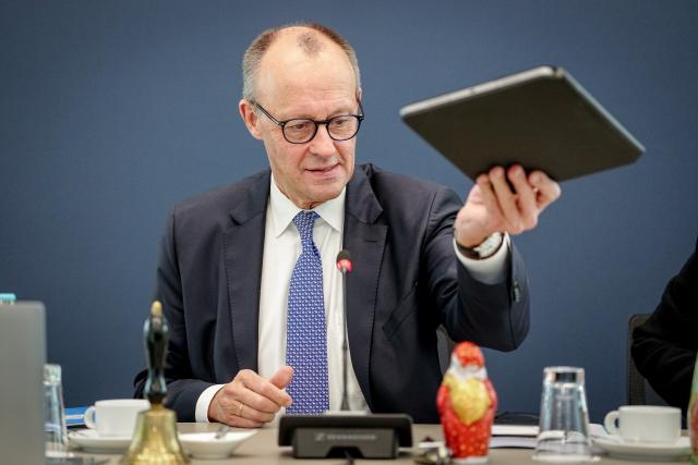 01 December 2025, Berlin: Germany's Chancellor Friedrich Merz takes part in the CDU Federal Executive Committee meeting at the Konrad Adenauer House. Photo: Kay Nietfeld/dpa