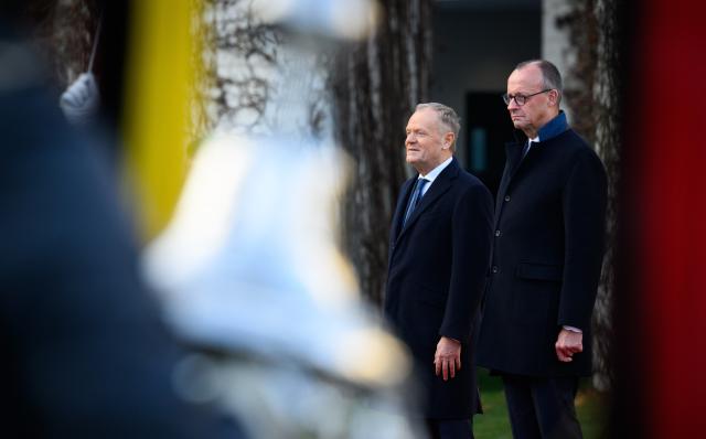 01 December 2025, Berlin: Germany's Chancellor Friedrich Merz (R) welcomes Donald Tusk, Prime Minister of Poland, with military honors in front of the German Chancellery during the German-Polish intergovernmental consultations. Photo: Bernd von Jutrczenka/dpa
