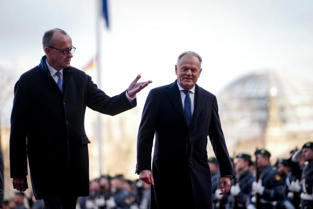 01 December 2025, Berlin: Germany's Chancellor Friedrich Merz (L) welcomes Donald Tusk, Prime Minister of Poland, with military honors in front of the German Chancellery during the German-Polish intergovernmental consultations. Photo: Kay Nietfeld/dpa
