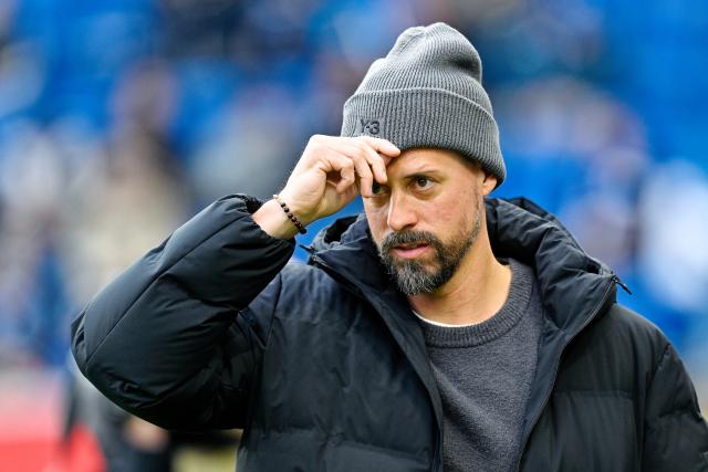 29 November 2025, Baden-Wuerttemberg, Sinsheim: FC Augsburg coach Sandro Wagner pictured prior to the start of the German Bundesliga soccer match between TSG 1899 Hoffenheim and FC Augsburg at PreZero Arena. Photo: Uwe Anspach/dpa - IMPORTANT NOTICE: DFL and DFB regulations prohibit any use of photographs as image sequences and/or quasi-video.