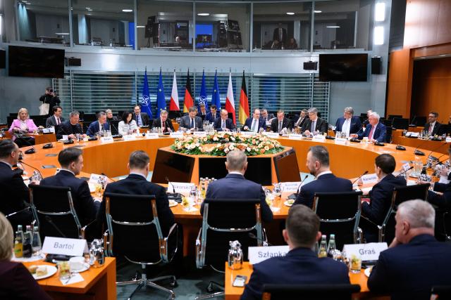 01 December 2025, Berlin: Members of the German and Polish governments sit with the heads of government, German Chancellor Friedrich Merz (C) and Donald Tusk, Prime Minister of Poland, at the German-Polish government consultations in the Federal Chancellery in Berlin. Photo: Bernd von Jutrczenka/dpa