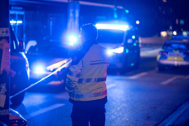 01 December 2025, Hamburg: Police officers stand on a street where shots were fired in a restaurant. One person was injured and taken to hospital, the police said. Photo: Rene Schröder/News5/dpa