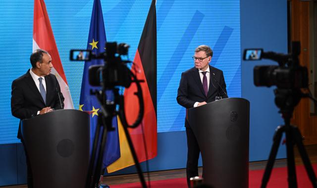 02 December 2025, Berlin: Johann Wadephul (R), German Foreign Minister, and Egyptian Foreign Minister Badr Abdelatty hold a joint press conference. Photo: Britta Pedersen/dpa