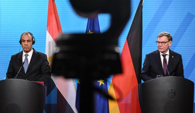 02 December 2025, Berlin: Johann Wadephul (R), German Foreign Minister, and Egyptian Foreign Minister Badr Abdelatty hold a joint press conference. Photo: Britta Pedersen/dpa