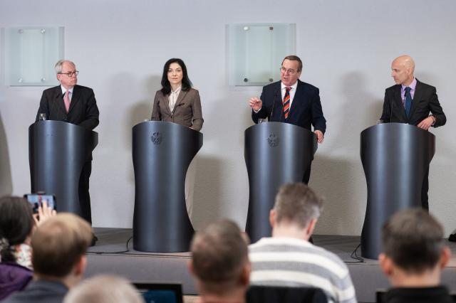02 December 2025, Berlin: Hans Christoph Atzpodien (L-R), Managing Director of the Federal Association of the German Security and Defense Industry, Katherina Reiche, German Minister for Economic Affairs and Energy, Boris Pistorius, German Minister of Defense, Peter Leibinger, President of the Federation of German Industries (BDI), speak at a press conference during a meeting between representatives of the security and defense industry and the automotive and supplier industry with the Federal Government. Photo: Christophe Gateau/dpa