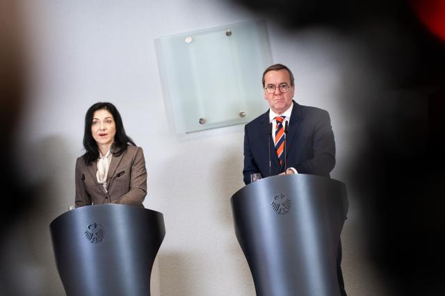 02 December 2025, Berlin: Katherina Reiche, German Minister for Economic Affairs and Energy, and Boris Pistorius, German Minister of Defense, speak at a press conference during a meeting between representatives of the security and defense industry as well as the automotive and supplier industry and the German government. Photo: Christophe Gateau/dpa