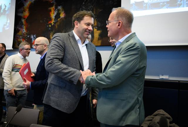 02 December 2025, Berlin: Lars Klingbeil (C-L), German Minister of Finance and German Chairman of the SPD, and Matthias Miersch, Chairman of the SPD parliamentary group, talk at the start of the meeting of the SPD parliamentary group in the German Bundestag. Photo: Bernd von Jutrczenka/dpa