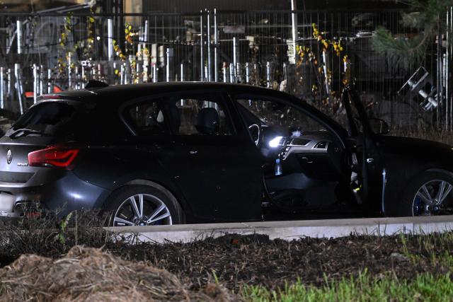 02 December 2025, Munich: A car (C) is parked at the scene during a major operation in the Thalkirchen district. Photo: Felix Hörhager/dpa