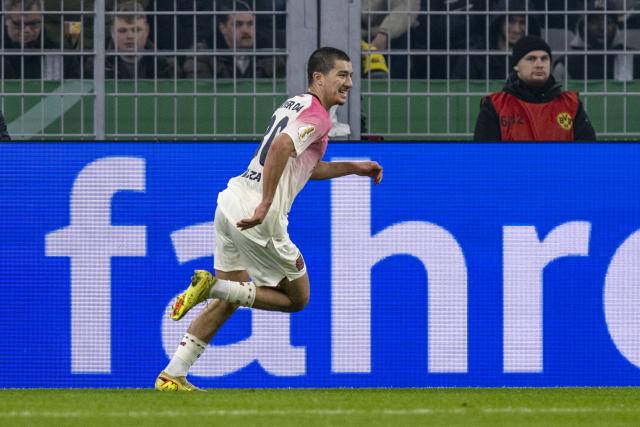 02 December 2025, North Rhine-Westphalia, Dortmund: Bayer Leverkusen's Ibrahim Maza celebrates scoring his side's first goal during the German DFB Cup soccer match between Borussia Dortmund and Bayer Leverkusen at the Signal Iduna Park. Photo: David Inderlied/dpa - WICHTIGER HINWEIS: Gemäß den Vorgaben der DFL Deutsche Fußball Liga bzw. des DFB Deutscher Fußball-Bund ist es untersagt, in dem Stadion und/oder vom Spiel angefertigte Fotoaufnahmen in Form von Sequenzbildern und/oder videoähnlichen Fotostrecken zu verwerten bzw. verwerten zu lassen.
