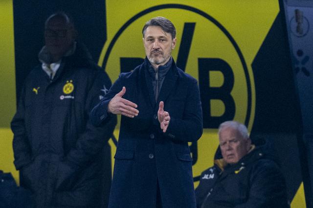 02 December 2025, North Rhine-Westphalia, Dortmund: Borussia Dortmund Coach Niko Kovac gestures on the touchline during the German DFB Cup soccer match between Borussia Dortmund and Bayer Leverkusen at the Signal Iduna Park. Photo: David Inderlied/dpa - WICHTIGER HINWEIS: Gemäß den Vorgaben der DFL Deutsche Fußball Liga bzw. des DFB Deutscher Fußball-Bund ist es untersagt, in dem Stadion und/oder vom Spiel angefertigte Fotoaufnahmen in Form von Sequenzbildern und/oder videoähnlichen Fotostrecken zu verwerten bzw. verwerten zu lassen.