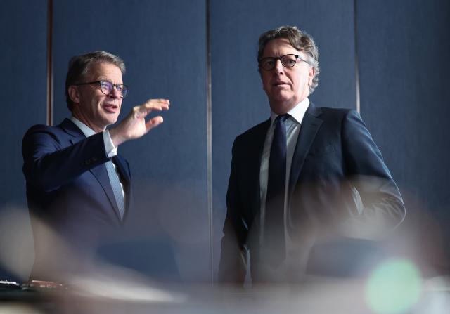 03 December 2025, Hesse, Frankfurt/Main: Christian Sewing (L), CEO of Deutsche Bank, and Stefan Wintels, CEO of KfW, talk at the "Energy and Infrastructure" capital market conference. Photo: Hannes P. Albert/dpa